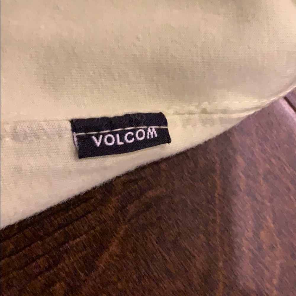EUC Volcom Button down tee - Picture 6 of 6